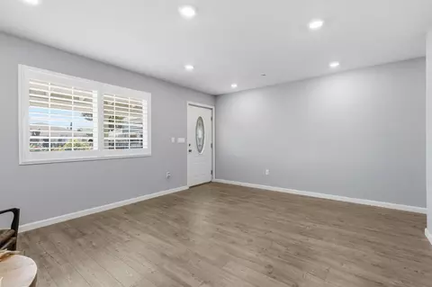 Living - 209 Crater Ave, Modesto, CA 95351 photo 2 of 4