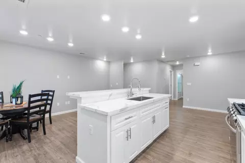 Entry Way - 209 Crater Ave, Modesto, CA 95351 photo 2 of 5