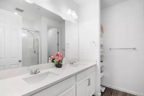 Bath - 1552 Egyptian Way, Olivehurst, CA 95961 photo 3 of 5