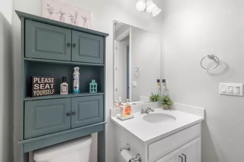 Bath - 1552 Egyptian Way, Olivehurst, CA 95961 photo 2 of 5