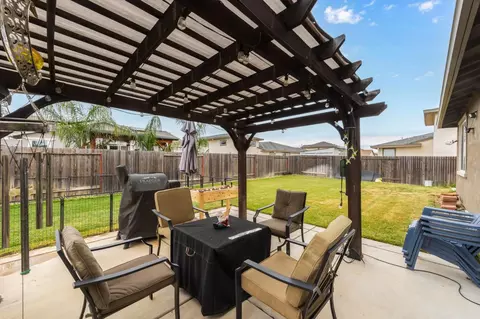 Exterior - 1552 Egyptian Way, Olivehurst, CA 95961 photo 4 of 5