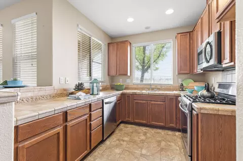 Kitchen - 3103 Leiper Loop, Lincoln, CA 95648 photo 2 of 2