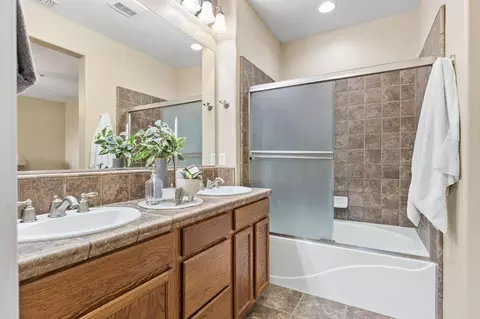 Bath - 3103 Leiper Loop, Lincoln, CA 95648 photo 2 of 3