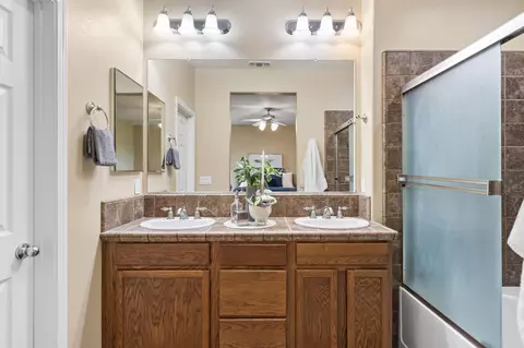 Bath - 3103 Leiper Loop, Lincoln, CA 95648 photo 1 of 3