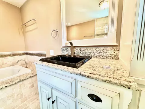 Bath - 3837 Marigold Ln, Modesto, CA 95356 photo 6 of 6
