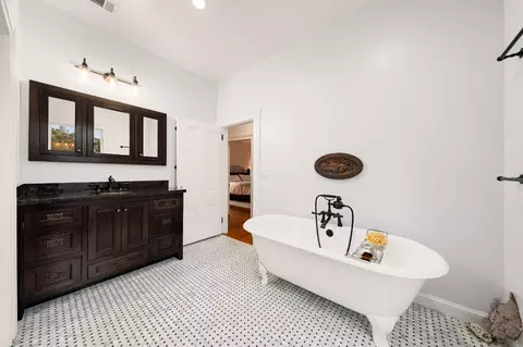 Bath - 990 Thompson Way, Placerville, CA 95667 photo 3 of 5