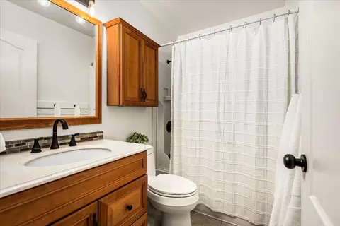 Bath - 11146 Ragan Way, Grass Valley, CA 95949 photo 1 of 3