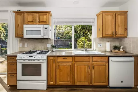 Kitchen - 11146 Ragan Way, Grass Valley, CA 95949 photo 3 of 4