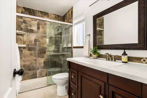 Bath - 11146 Ragan Way, Grass Valley, CA 95949 photo 2 of 3