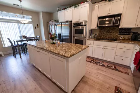 Kitchen - 850 Miraggio Dr, Patterson, CA 95363 photo 2 of 4