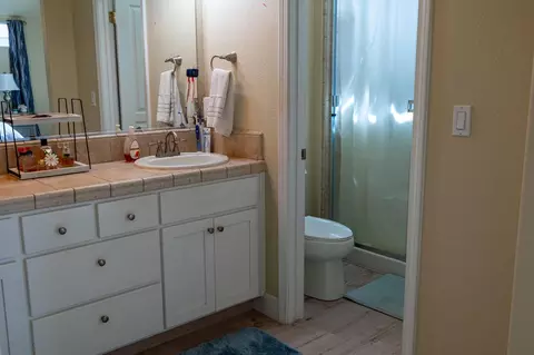 Bath - 850 Miraggio Dr, Patterson, CA 95363 photo 2 of 3
