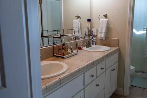 Bath - 850 Miraggio Dr, Patterson, CA 95363 photo 3 of 3