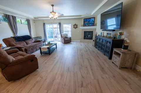 Living - 850 Miraggio Dr, Patterson, CA 95363 photo 1 of 2