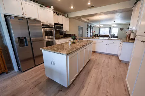 Kitchen - 850 Miraggio Dr, Patterson, CA 95363 photo 4 of 4