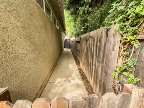 Exterior - 850 Miraggio Dr, Patterson, CA 95363 photo 6 of 13