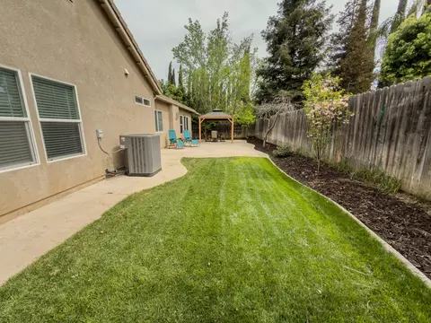 Exterior - 850 Miraggio Dr, Patterson, CA 95363 photo 8 of 13