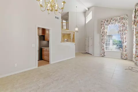 Living - 1703 Egret Dr, Tracy, CA 95376 photo 3 of 9