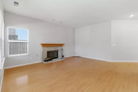 Living - 1703 Egret Dr, Tracy, CA 95376 photo 5 of 9