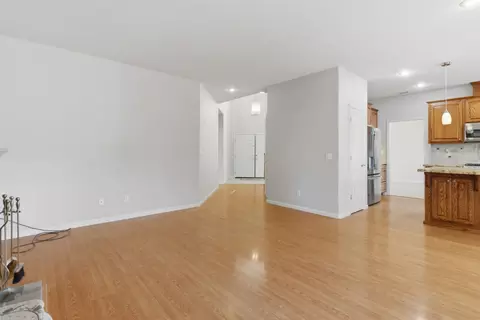 Living - 1703 Egret Dr, Tracy, CA 95376 photo 6 of 9