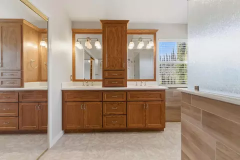 Bath - 1703 Egret Dr, Tracy, CA 95376 photo 3 of 4