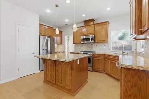 Kitchen - 1703 Egret Dr, Tracy, CA 95376 photo 4 of 7