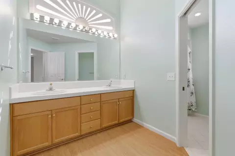 Bath - 1703 Egret Dr, Tracy, CA 95376 photo 2 of 4