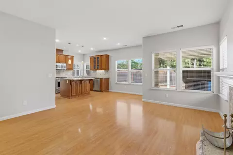 Living - 1703 Egret Dr, Tracy, CA 95376 photo 7 of 9