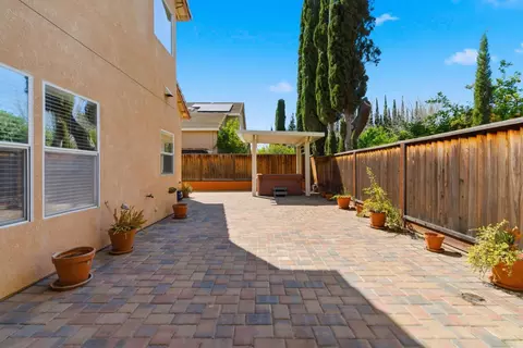 Exterior - 1703 Egret Dr, Tracy, CA 95376 photo 5 of 10
