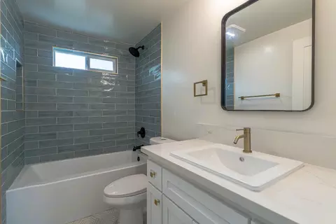 Bath - 6838 Grant Ave, Carmichael, CA 95608 photo 1 of 4