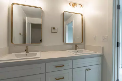 Bath - 6838 Grant Ave, Carmichael, CA 95608 photo 3 of 4