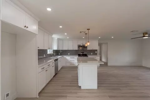 Kitchen - 6838 Grant Ave, Carmichael, CA 95608 photo 5 of 8