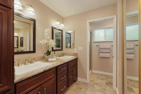 Bath - 3600 Coye Oak Dr, Modesto, CA 95355 photo 3 of 4