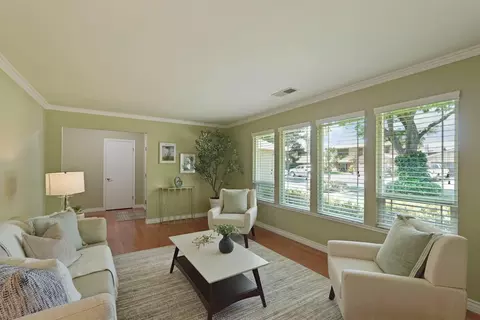 Living - 3600 Coye Oak Dr, Modesto, CA 95355 photo 2 of 4