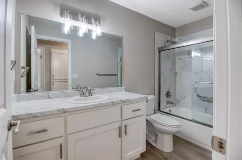 Bath - 2204 Orchard Park Way, Modesto, CA 95355 photo 3 of 3