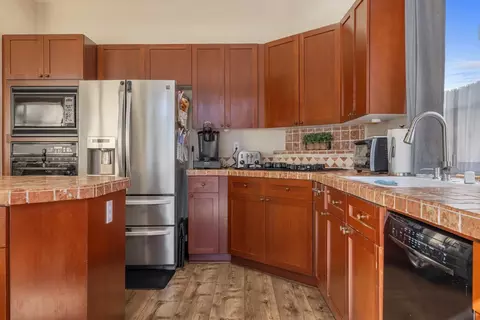 Kitchen - 4006 Veranda Way, Modesto, CA 95357 photo 2 of 4