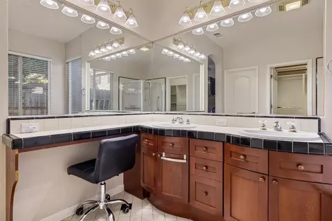 Bath - 4006 Veranda Way, Modesto, CA 95357 photo 3 of 4