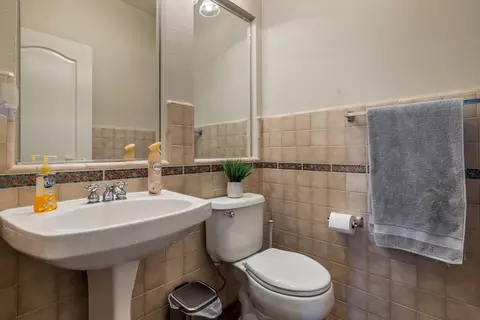 Bath - 4006 Veranda Way, Modesto, CA 95357 photo 1 of 4