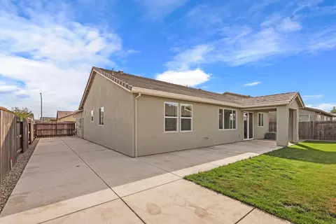 Exterior - 691 Lippi St, Galt, CA 95632 photo 7 of 11