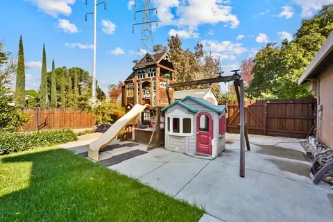 Exterior - 605 Natalie Ln, Tracy, CA 95376 photo 12 of 15