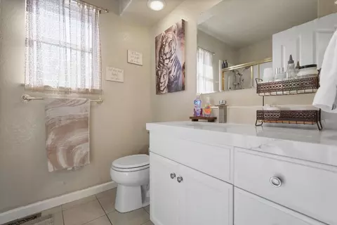 Bath - 605 Natalie Ln, Tracy, CA 95376 photo 2 of 4