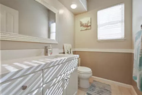 Bath - 605 Natalie Ln, Tracy, CA 95376 photo 1 of 4