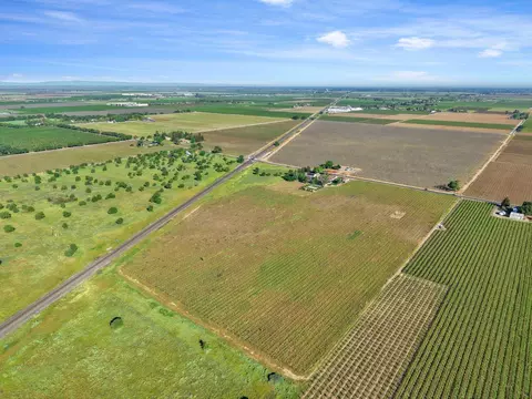 3824 W Sargent Rd, Lodi, CA 95242