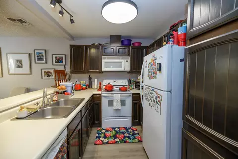 Kitchen - 3400 Sullivan Ct #272, Modesto, CA 95356 photo 1 of 2