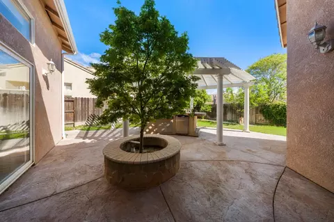 Exterior - 2100 Paramont Way, Modesto, CA 95355 photo 7 of 9