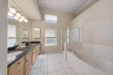 Bath - 2100 Paramont Way, Modesto, CA 95355 photo 3 of 3