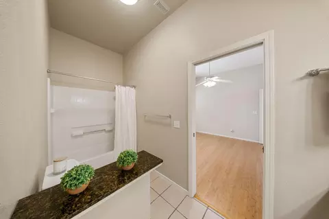 Bath - 2100 Paramont Way, Modesto, CA 95355 photo 2 of 3