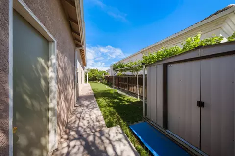 Exterior - 2100 Paramont Way, Modesto, CA 95355 photo 6 of 9