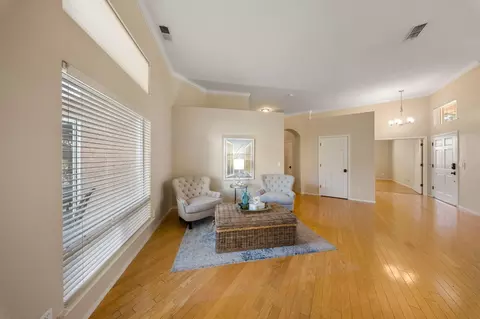 Living - 2100 Paramont Way, Modesto, CA 95355 photo 2 of 5