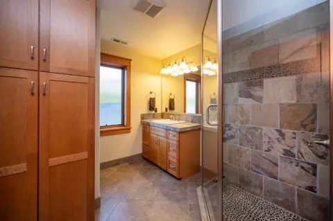 Bath - 831 Rocky Hill Rd, Murphys, CA 95247 photo 6 of 8