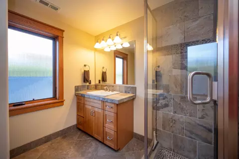Bath - 831 Rocky Hill Rd, Murphys, CA 95247 photo 7 of 8